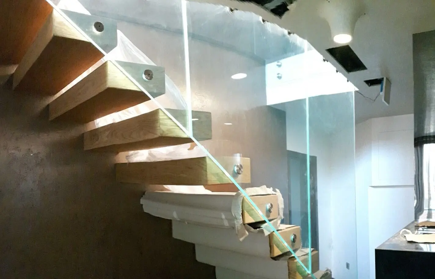 Самоносещ стъклен парапет по поръчка – тераса и балкон